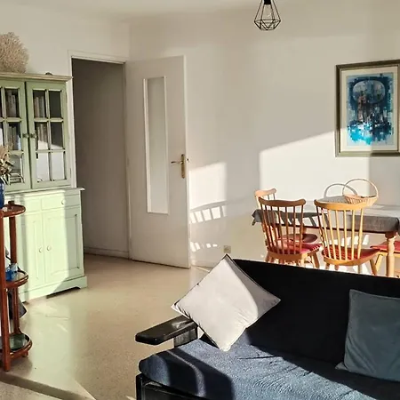 Beau T2 Pour 4 Pers Avec Parking, Vue Au Lavandou - Fr-1-803-37 Apartment